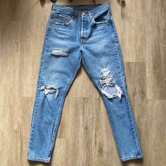 Levi's Big E 501  Distressed Jeans - Picture 4 of 9